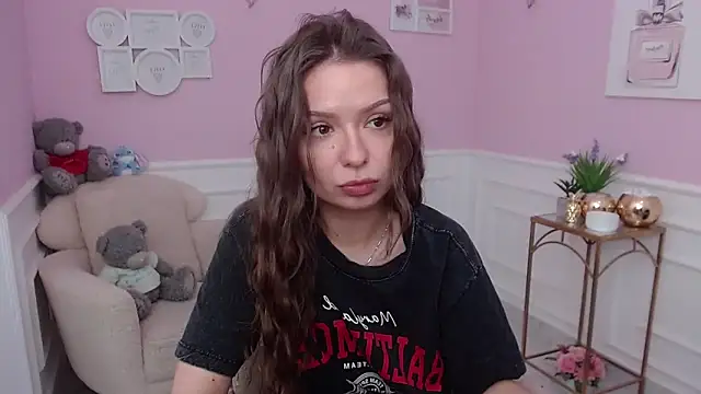 Snapshot of LucySkilar chatting on November 28, 6:49 am LucySkilar online show from November 28, 6:49 am