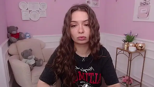 Snapshot of LucySkilar chatting on November 30, 6:17 am LucySkilar online show from November 30, 6:17 am