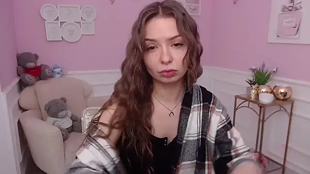 Snapshot of LucySkilar chatting on December 1, 6:07 am LucySkilar online show from December 1, 6:07 am