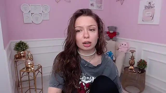 LucySkilar online show from February 3, 6:40 am