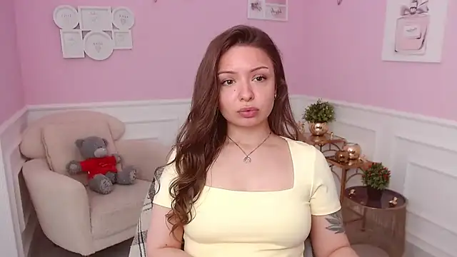 Snapshot of LucySkilar chatting on May 11, 4:18 am LucySkilar online show from May 11, 4:18 am
