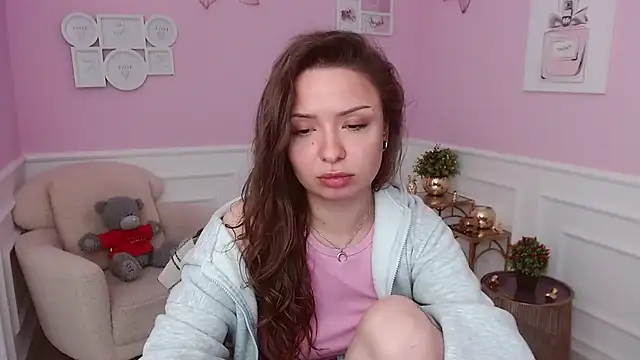 Snapshot of LucySkilar chatting on May 15, 4:08 am LucySkilar online show from May 15, 4:08 am