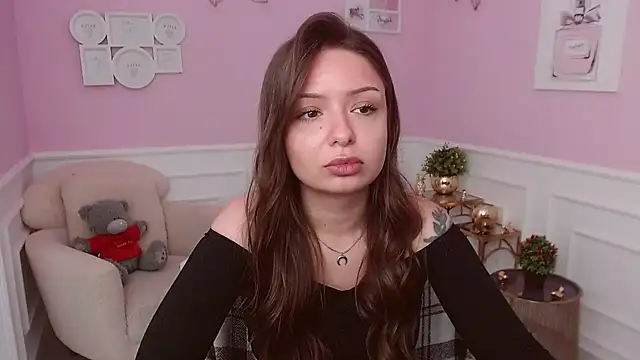 Snapshot of LucySkilar chatting on June 7, 4:38 am LucySkilar online show from June 7, 4:38 am
