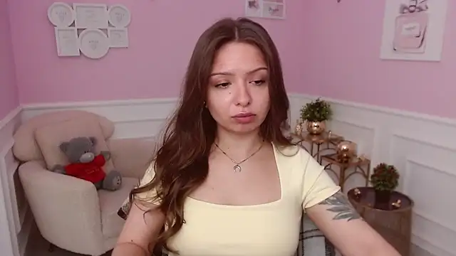Snapshot of LucySkilar chatting on June 12, 4:22 am LucySkilar online show from June 12, 4:22 am