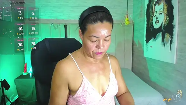 Snapshot of MaturePure chatting on February 3, 7:31 pm MaturePure online show from February 3, 7:31 pm