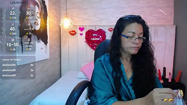 Snapshot of MaturePure chatting on February 9, 3:32 am MaturePure online show from February 9, 3:32 am