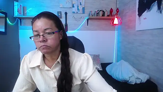 Snapshot of MaturePure chatting on September 14, 5:12 pm MaturePure online show from September 14, 5:12 pm