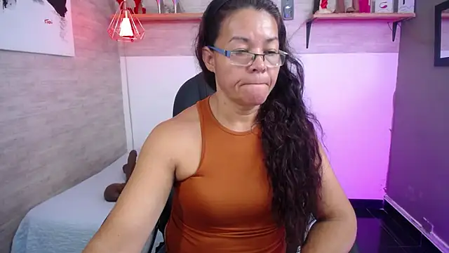 Snapshot of MaturePure chatting on October 8, 11:02 pm MaturePure online show from October 8, 11:02 pm