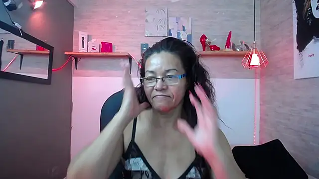 Snapshot of MaturePure chatting on October 22, 11:26 pm MaturePure online show from October 22, 11:26 pm