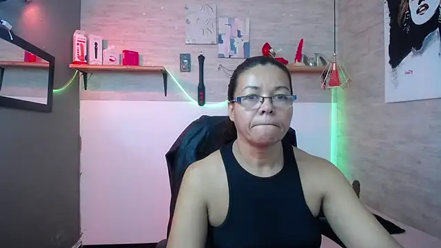 Snapshot of MaturePure chatting on October 23, 9:46 pm MaturePure online show from October 23, 9:46 pm