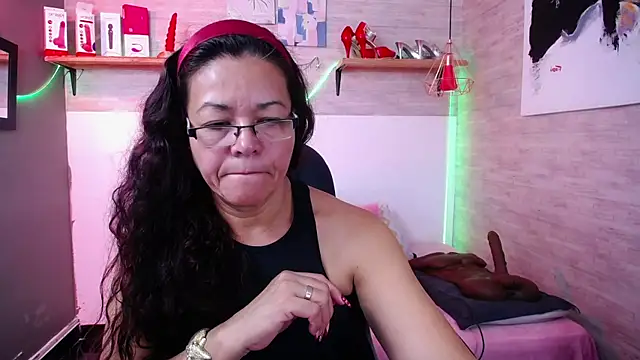 Snapshot of MaturePure chatting on November 15, 9:00 pm MaturePure online show from November 15, 9:00 pm