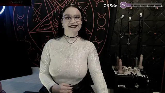 Snapshot of Evil_Queen_666 chatting on December 12, 8:36 am Evil Queen 666 online show from December 12, 8:36 am
