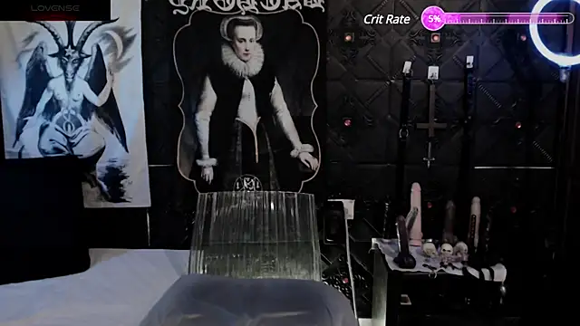 Snapshot of Evil_Queen_666 chatting on February 21, 4:40 am Evil Queen 666 online show from February 21, 4:40 am