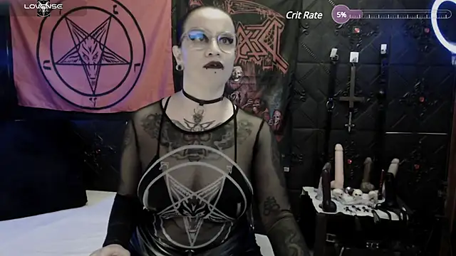 Snapshot of Evil_Queen_666 chatting on March 22, 7:36 am Evil Queen 666 online show from March 22, 7:36 am