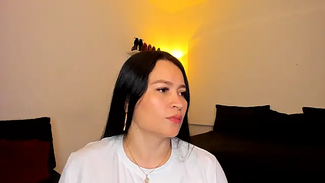 Snapshot of leslie_k chatting on February 26, 1:43 am leslie k online show from February 26, 1:43 am