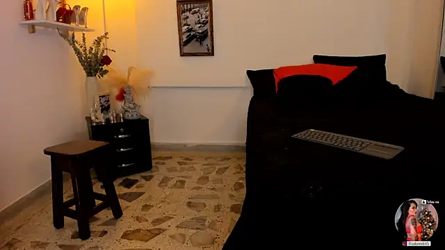 Snapshot of leslie_k chatting on March 6, 10:20 am leslie k online show from March 6, 10:20 am