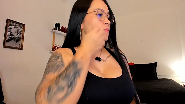 Snapshot of leslie_k chatting on March 8, 3:39 am leslie k online show from March 8, 3:39 am