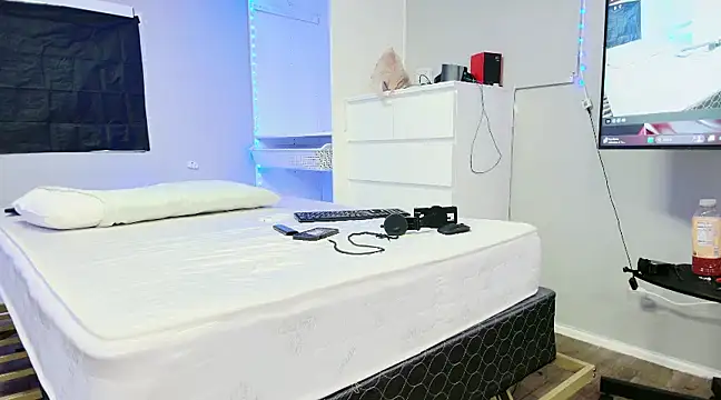 Snapshot of THICKwithDICKK chatting on March 6, 10:36 pm THICKwithDICKK online show from March 6, 10:36 pm