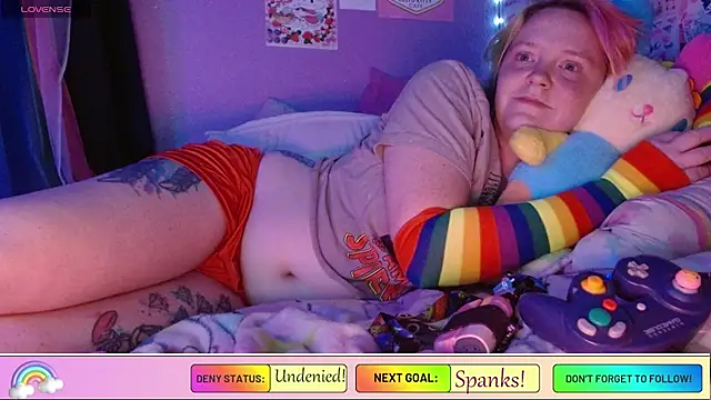 Snapshot of nerdgibbler chatting on July 5, 4:19 am nerdgibbler online show from July 5, 4:19 am