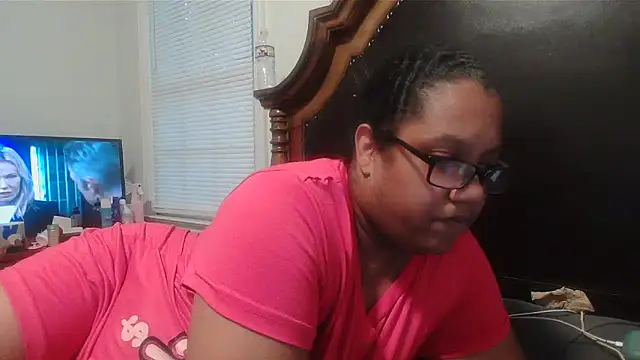 Snapshot of ebonyred chatting on September 18, 10:45 pm ebonyred online show from September 18, 10:45 pm