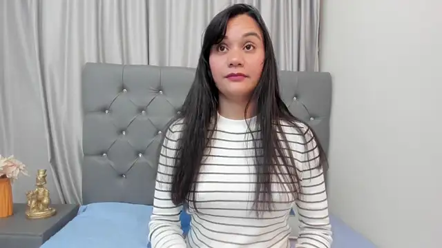 Snapshot of mariiana_murillo01 chatting on January 3, 2:43 am mariiana murillo01 online show from January 3, 2:43 am