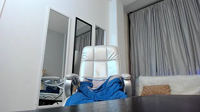 Snapshot of mariiana_murillo01 chatting on March 1, 7:08 am mariiana murillo01 online show from March 1, 7:08 am