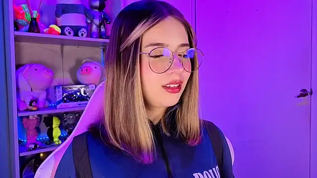 EmilyMiller  online show from April 22, 3:02 pm