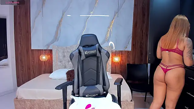 Snapshot of mia_18v chatting on March 7, 8:22 pm mia 18v online show from March 7, 8:22 pm