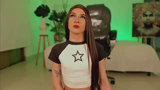 Taylor  foxxx online show from December 11, 7:09 am