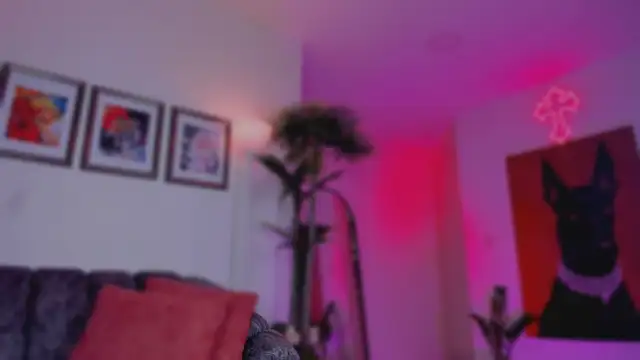 Taylor  foxxx online show from October 24, 5:15 am