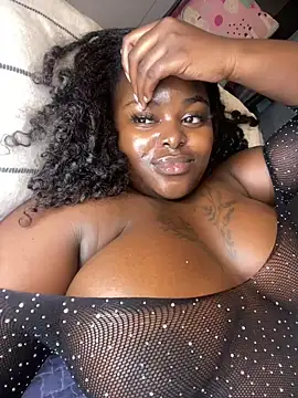 Snapshot of Honeycoco0211 chatting on February 22, 9:01 am Honeycoco0211 online show from February 22, 9:01 am