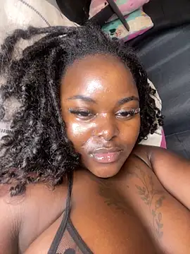 Snapshot of Honeycoco0211 chatting on February 27, 11:41 am Honeycoco0211 online show from February 27, 11:41 am