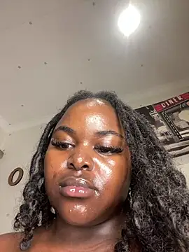 Snapshot of Honeycoco0211 chatting on March 2, 6:05 am Honeycoco0211 online show from March 2, 6:05 am