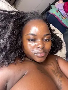 Snapshot of Honeycoco0211 chatting on March 9, 6:28 am Honeycoco0211 online show from March 9, 6:28 am