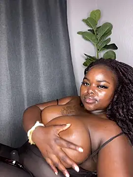 Snapshot of Honeycoco0211 chatting on October 5, 4:00 am Honeycoco0211 online show from October 5, 4:00 am