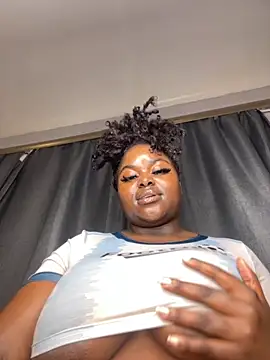 Snapshot of Honeycoco0211 chatting on October 10, 8:19 pm Honeycoco0211 online show from October 10, 8:19 pm