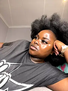 Snapshot of Honeycoco0211 chatting on December 4, 10:18 pm Honeycoco0211 online show from December 4, 10:18 pm