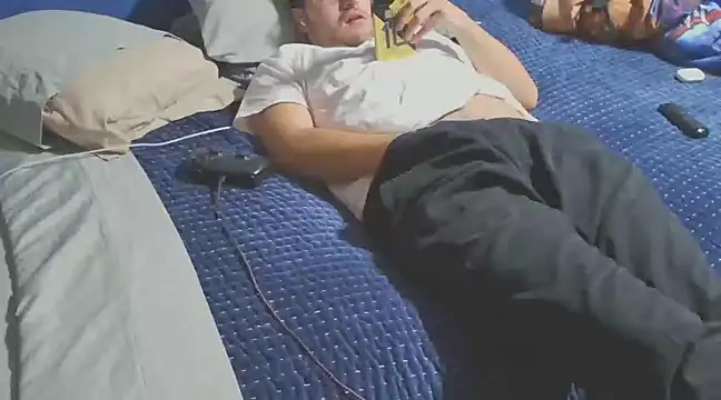 Snapshot of bwcalexander chatting on January 1, 6:37 am bwcalexander online show from January 1, 6:37 am