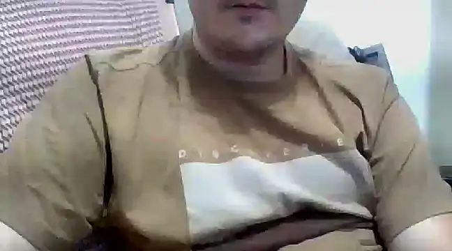 Snapshot of ShiitakeBR chatting on February 28, 10:17 pm ShiitakeBR online show from February 28, 10:17 pm