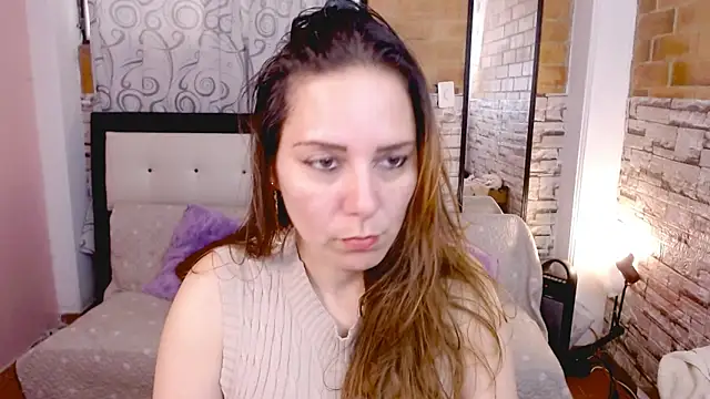 camila delarosa online show from February 6, 7:06 pm