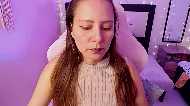 Snapshot of camila_delarosa chatting on June 2, 4:31 pm camila delarosa online show from June 2, 4:31 pm