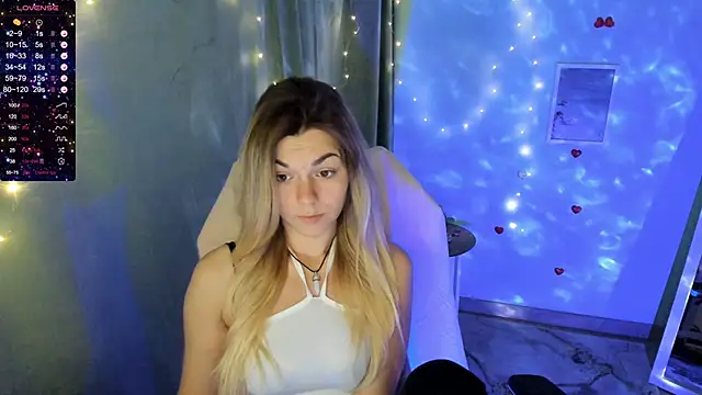 Snapshot of Sweet_me_ chatting on October 1, 5:35 am Sweet me  online show from October 1, 5:35 am