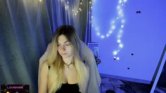 Snapshot of Sweet_me_ chatting on October 13, 6:13 am Sweet me  online show from October 13, 6:13 am