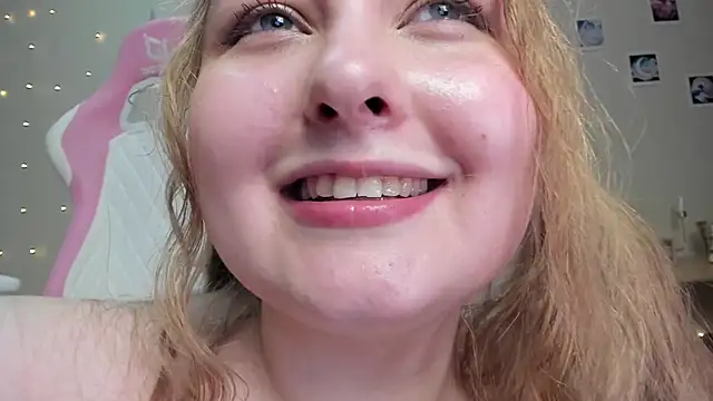 Snapshot of teencute chatting on February 2, 8:57 am teencute online show from February 2, 8:57 am