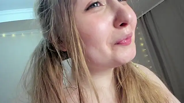 Snapshot of teencute chatting on February 8, 9:13 am teencute online show from February 8, 9:13 am