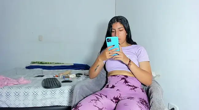 Snapshot of skinnyanai2 chatting on December 18, 8:36 pm skinnyanai2 online show from December 18, 8:36 pm