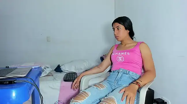 Snapshot of skinnyanai2 chatting on January 21, 10:19 pm skinnyanai2 online show from January 21, 10:19 pm