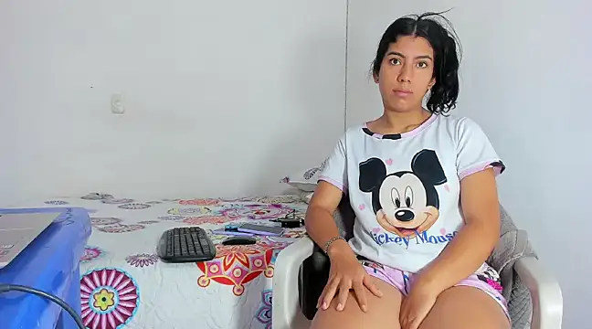 Snapshot of skinnyanai2 chatting on February 12, 2:32 pm skinnyanai2 online show from February 12, 2:32 pm