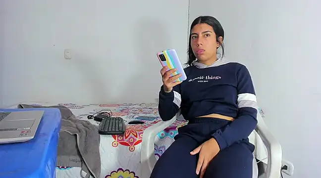 Snapshot of skinnyanai2 chatting on February 19, 5:49 pm skinnyanai2 online show from February 19, 5:49 pm