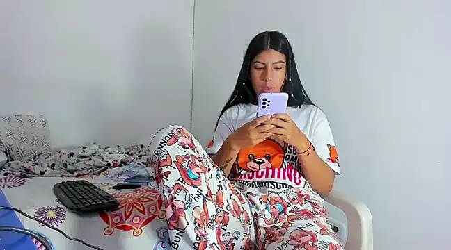 Snapshot of skinnyanai2 chatting on March 11, 2:18 pm skinnyanai2 online show from March 11, 2:18 pm